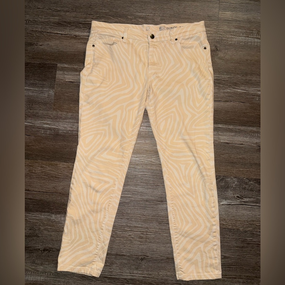 New York & Company Skinny and Low Rise Zebra Print Pants - Picture 12 of 13